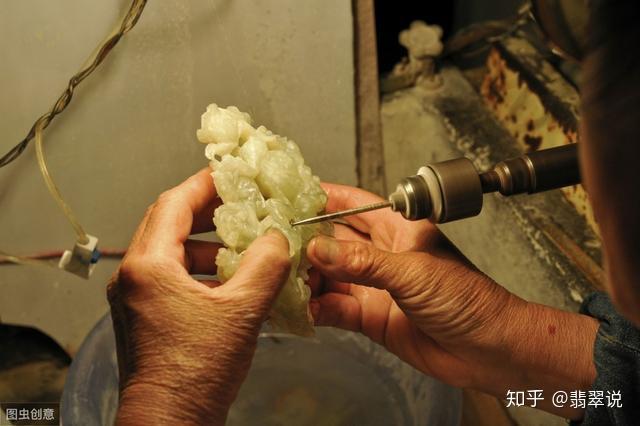 翡翠抛光过程解析看着就如同女人化妆一般真是太妙不可言了