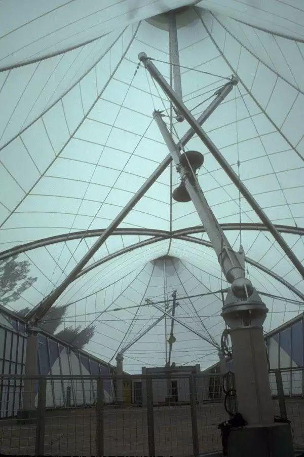 "white rhino",日本千叶,2001年索穹顶1960年富勒构想出超大尺度的