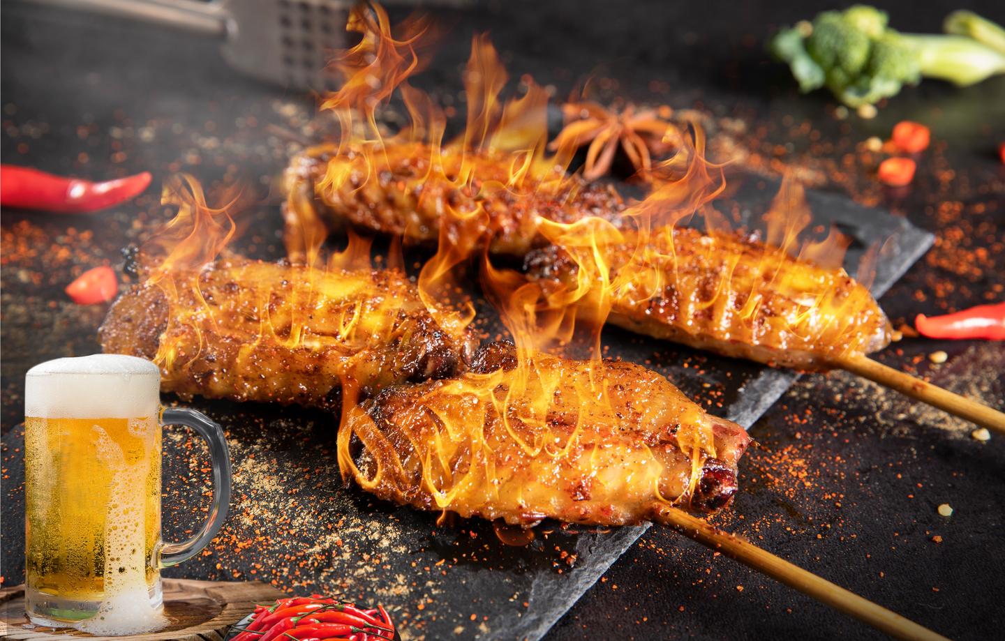 老马家木屋烧烤夏天的夜色诱惑