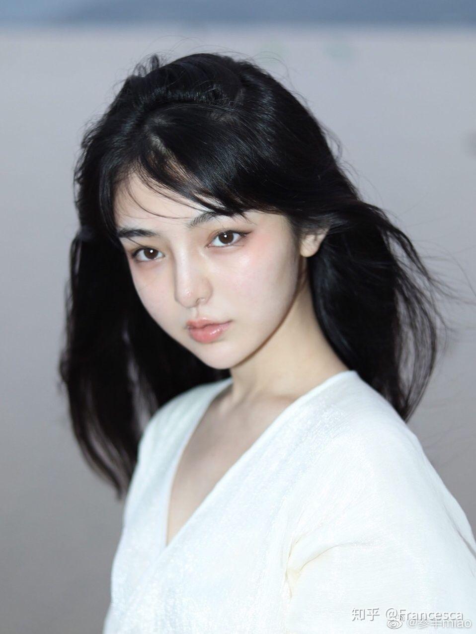 如何评价网红参半miao的脸? - 知乎