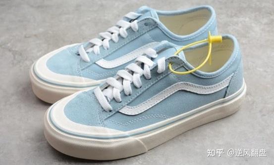 最后一款必须是vans(范斯)和cdg联名的粉色棋盘格板鞋.