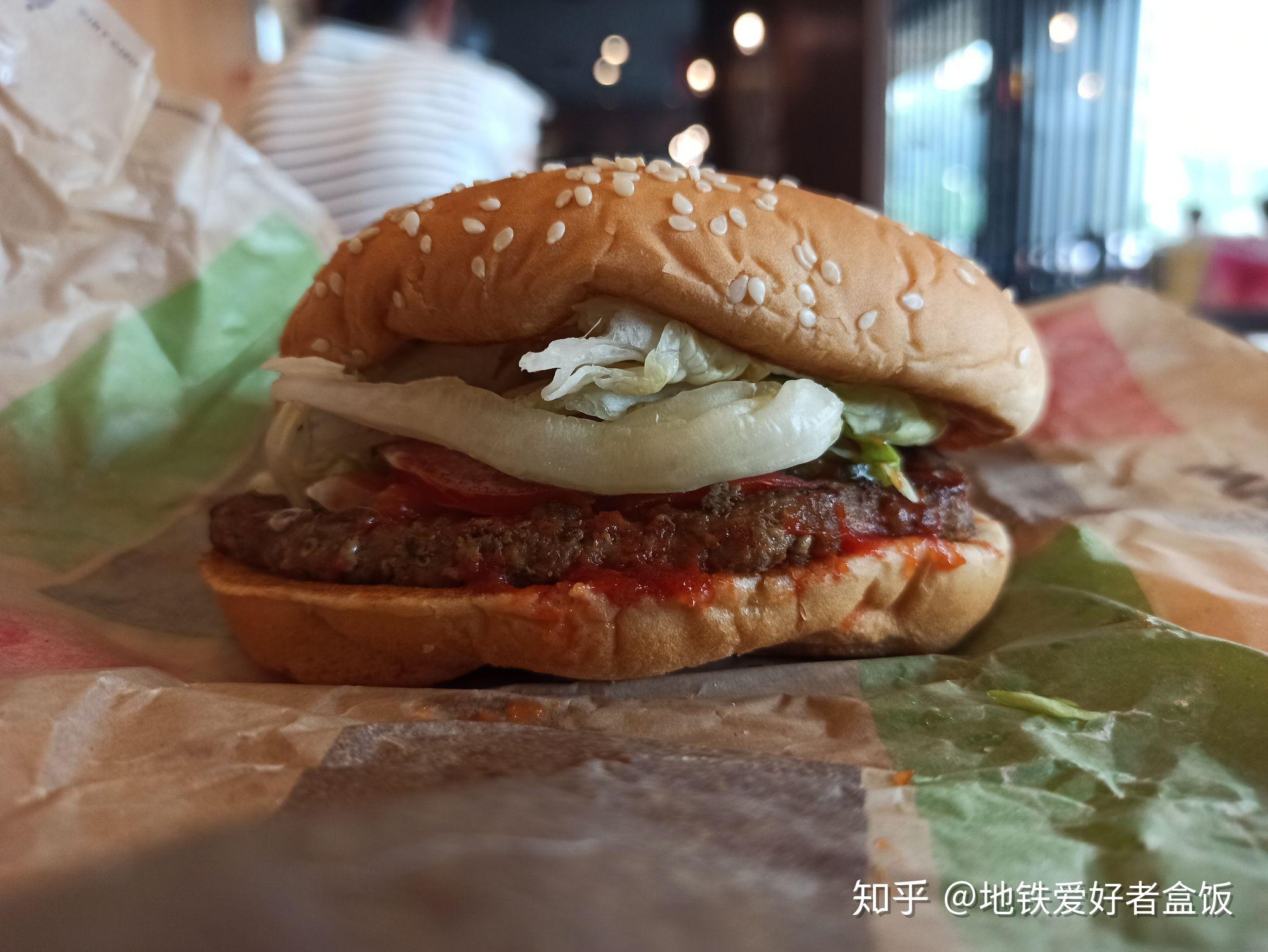 麦当劳汉堡王新品，巨无霸和芝富堡真的好吃吗？ - 哔哩哔哩