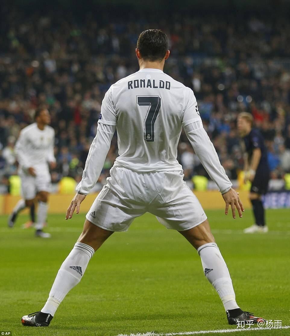 c罗两次改变踢球方式是因为什么? - 知乎