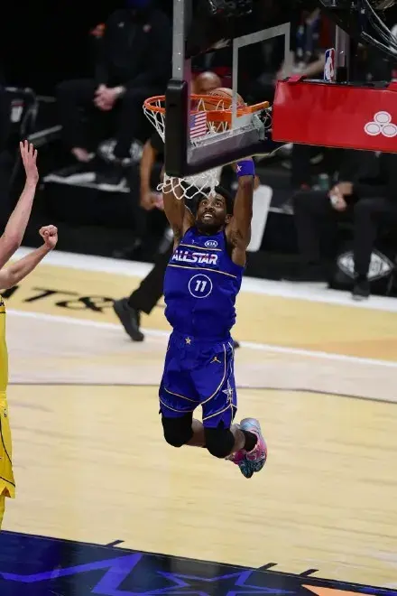 今年全明星扣篮王是库里!指表,利指导中线三分绝杀