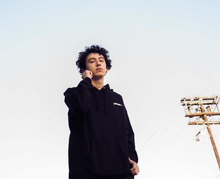 有没有歌手suburban的照片