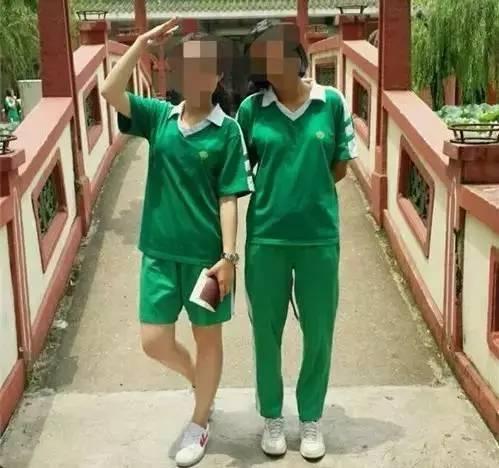 学生哥们选校服可以由自己话事啦看看广州这些靓爆镜的校服