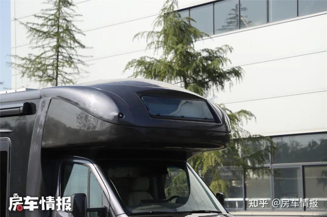 能电动绝不用手动新款奔驰斯宾特房车外墙材料堪比两辆跑车