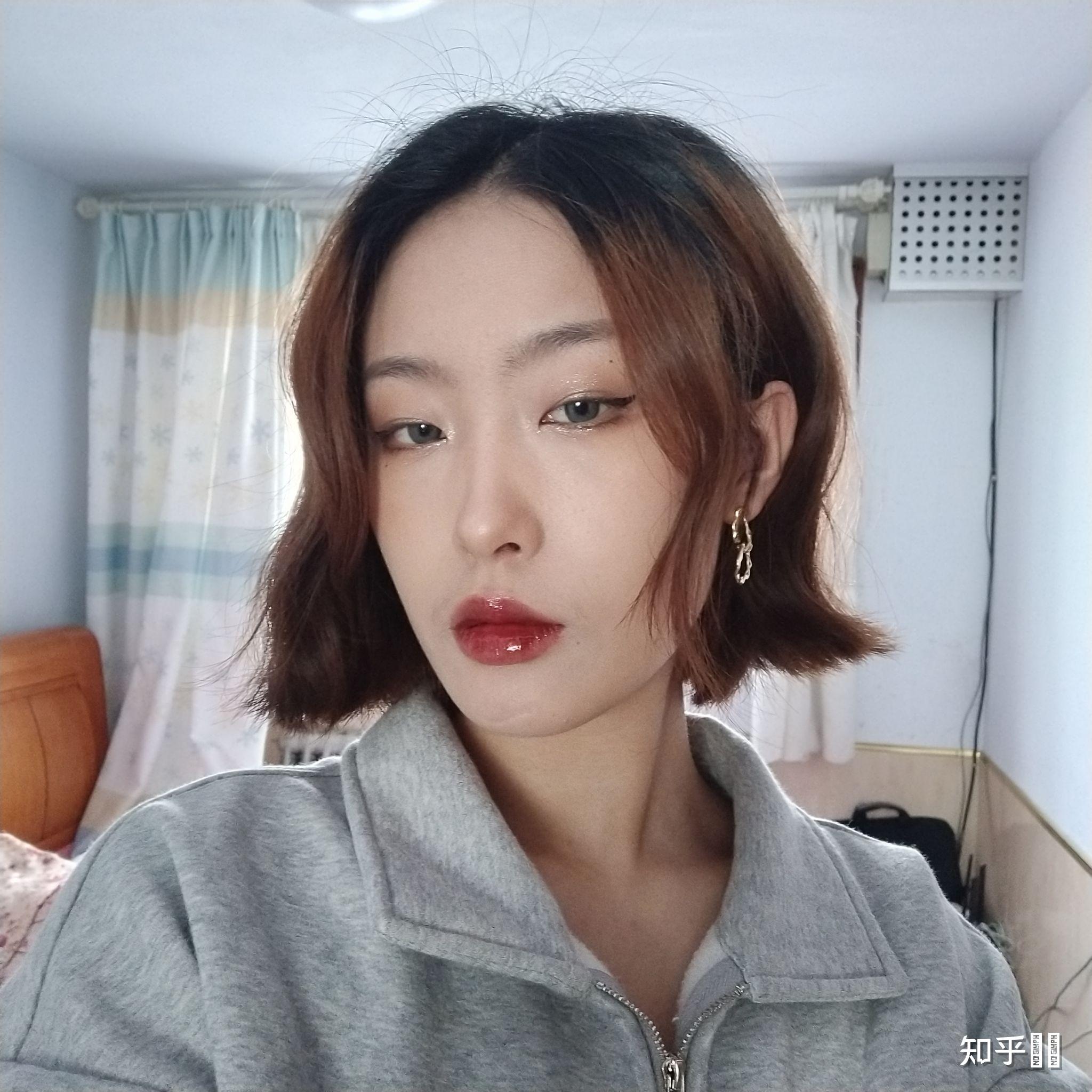 长脸中庭长鼻子大的女生适合什么发型