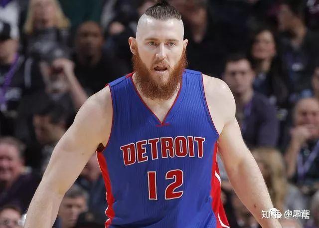 小人物志6萌脸大白熊阿隆贝恩斯