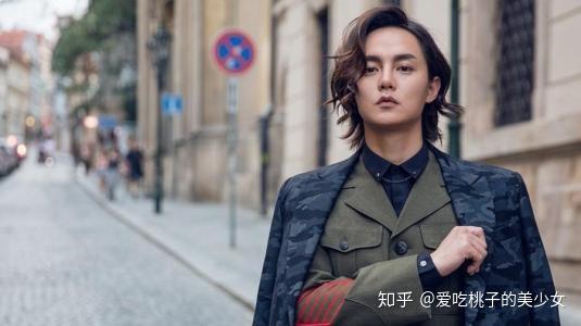 长得像女生的男生在面相上有何特点?