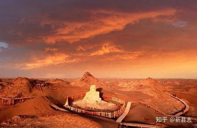 价收购各种文物,却意外得到了一位磨坊主人藏有的写有佉卢文字的木牍