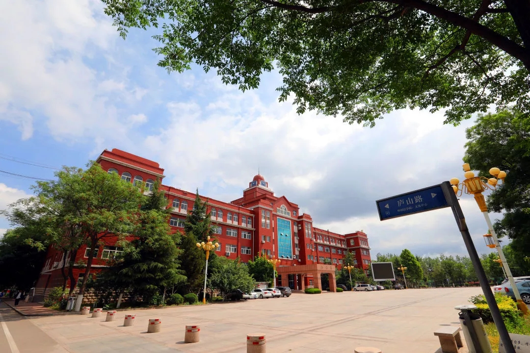 山东英才学院的校园环境如何?