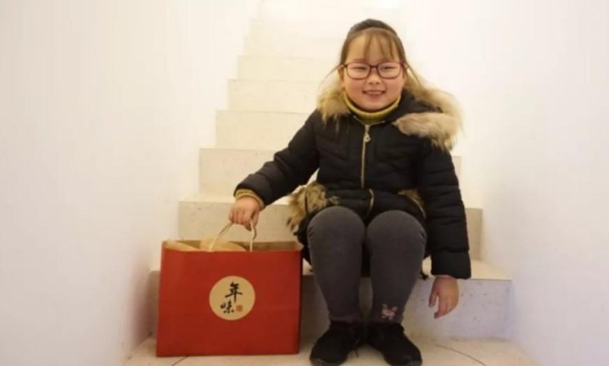 章子欣被外人所害50厘米婴儿却被爸爸扔江里养着麻烦就处理掉