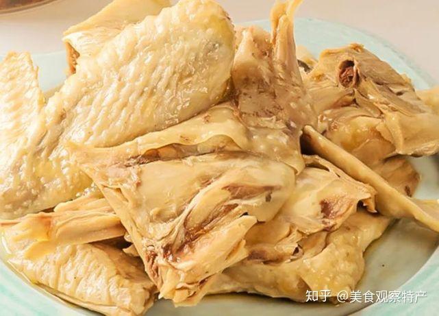 阚疃板鸡,色泽光亮,香气扑鼻,鸡肉爽口滑嫩,鸡皮劲道清脆,板而不结,弹