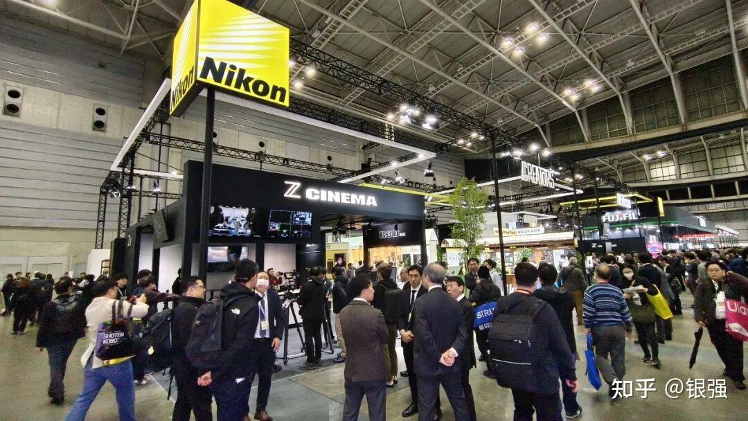 尼康 “迈克尔·贝” 专属荧光绿ZR机身!和尼康开发工程师聊聊…