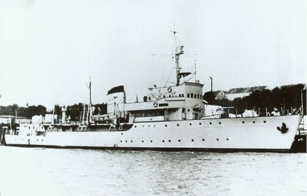 台尔曼号舰桥中的舵手1959年台尔曼号成为二战后第一艘访问列宁格勒的