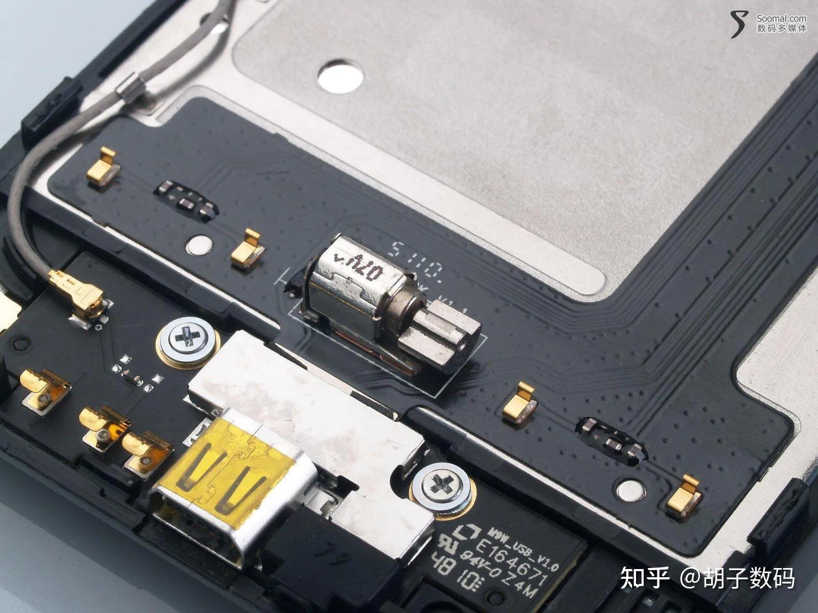 刚开始的手机马达还都是转子马达,它是通过一个小电机带动偏心转子