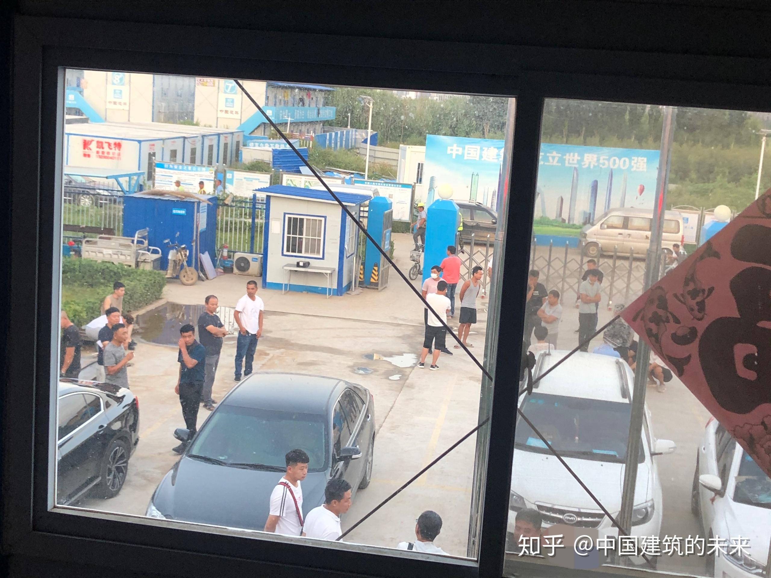 正如你们看到的,我之前分享过的第一次被工人堵门要钱,这已经是第二三