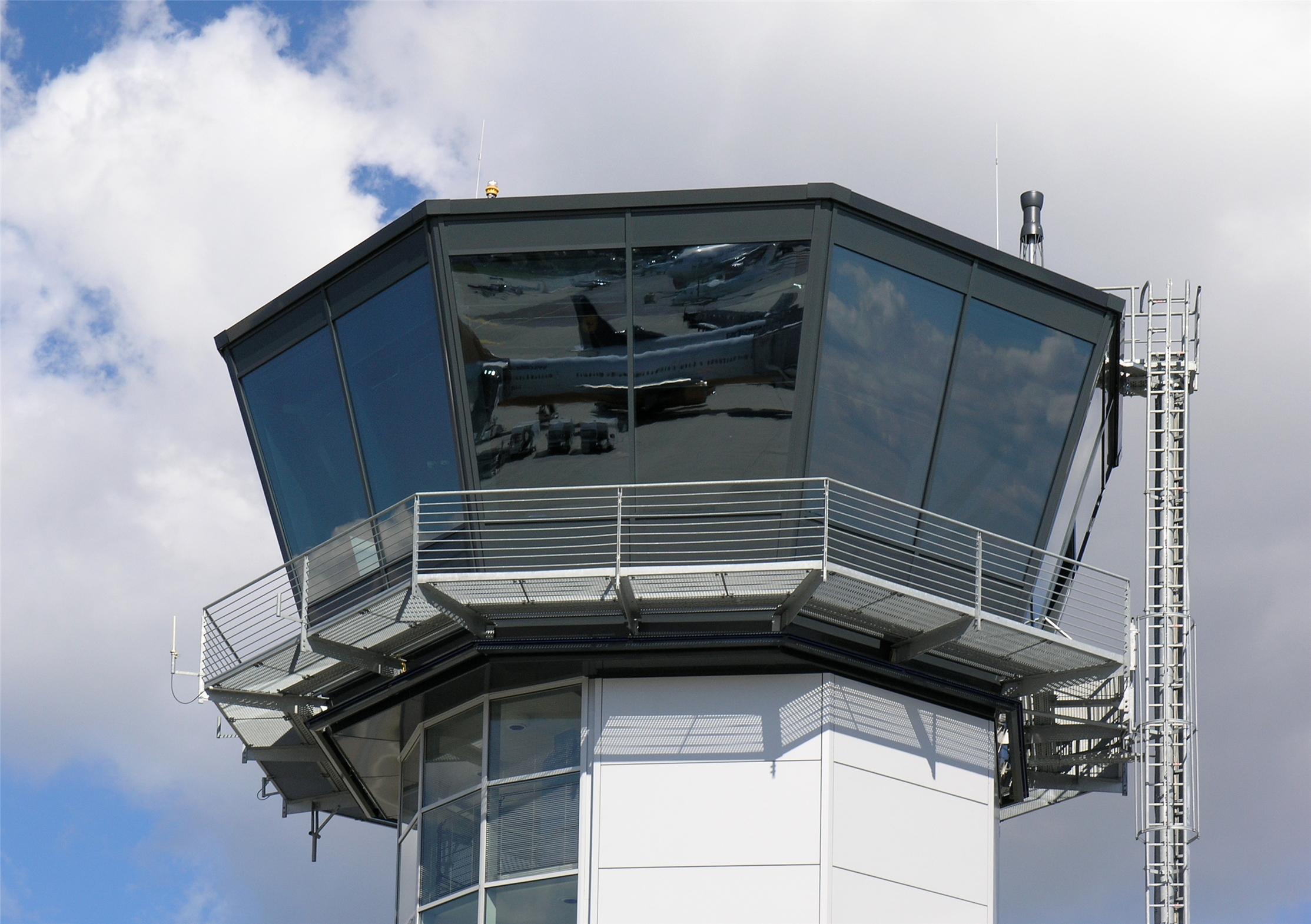 as an air traffic controller about fourteen years, i am a tower