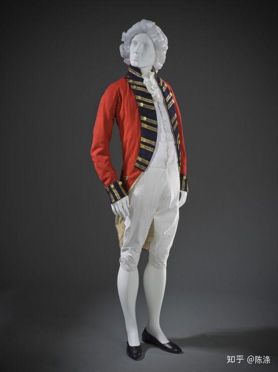 可以看出，在1800年这个时段，英国服装还保持着贵族服装的部分特点，但已