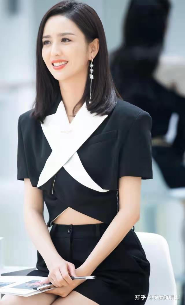 38岁佟丽娅又美回去,小蛮腰很让人羡慕,大长腿颇显气质 - 知乎