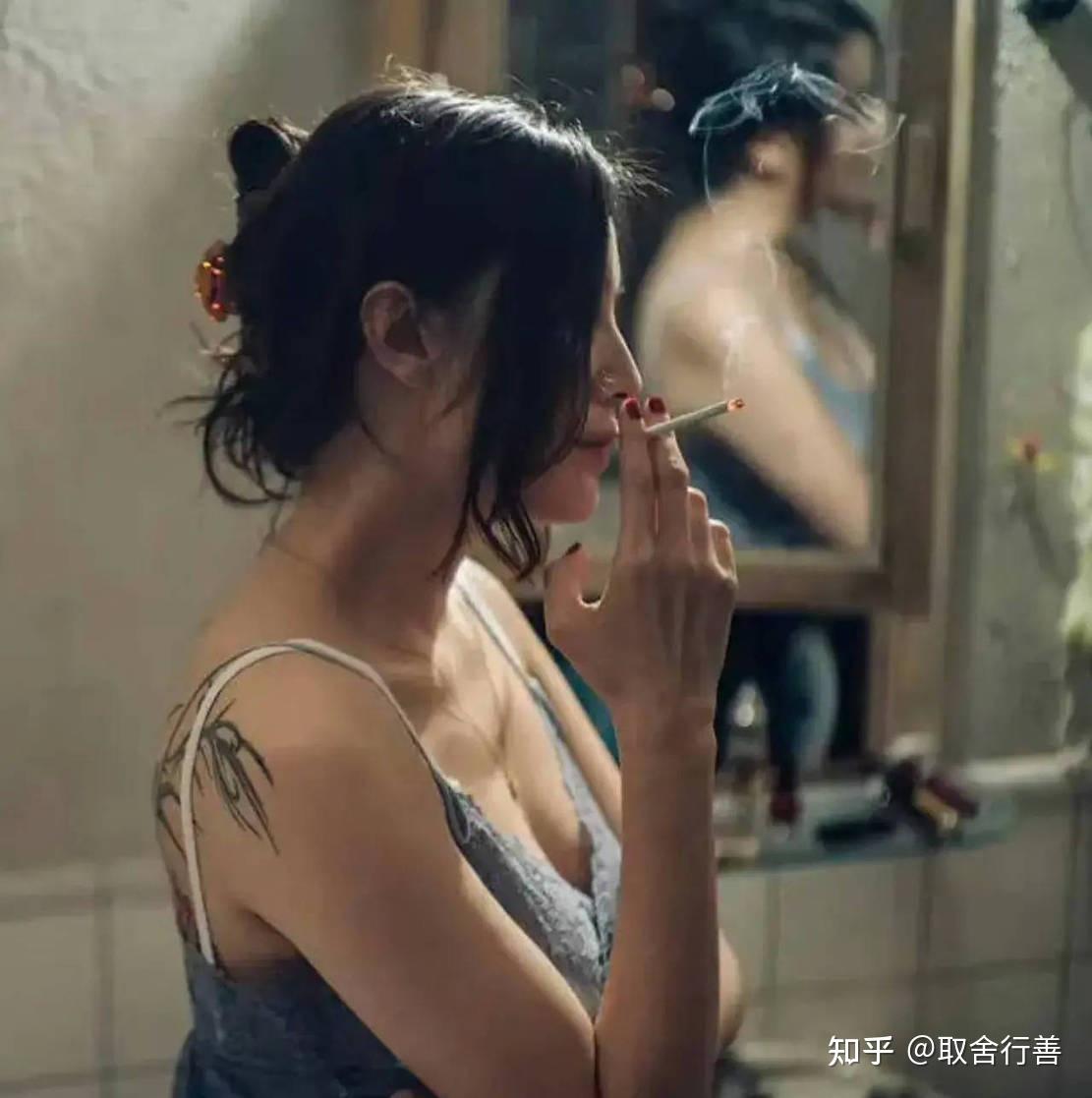 如何评价女星宋佳满背纹身?