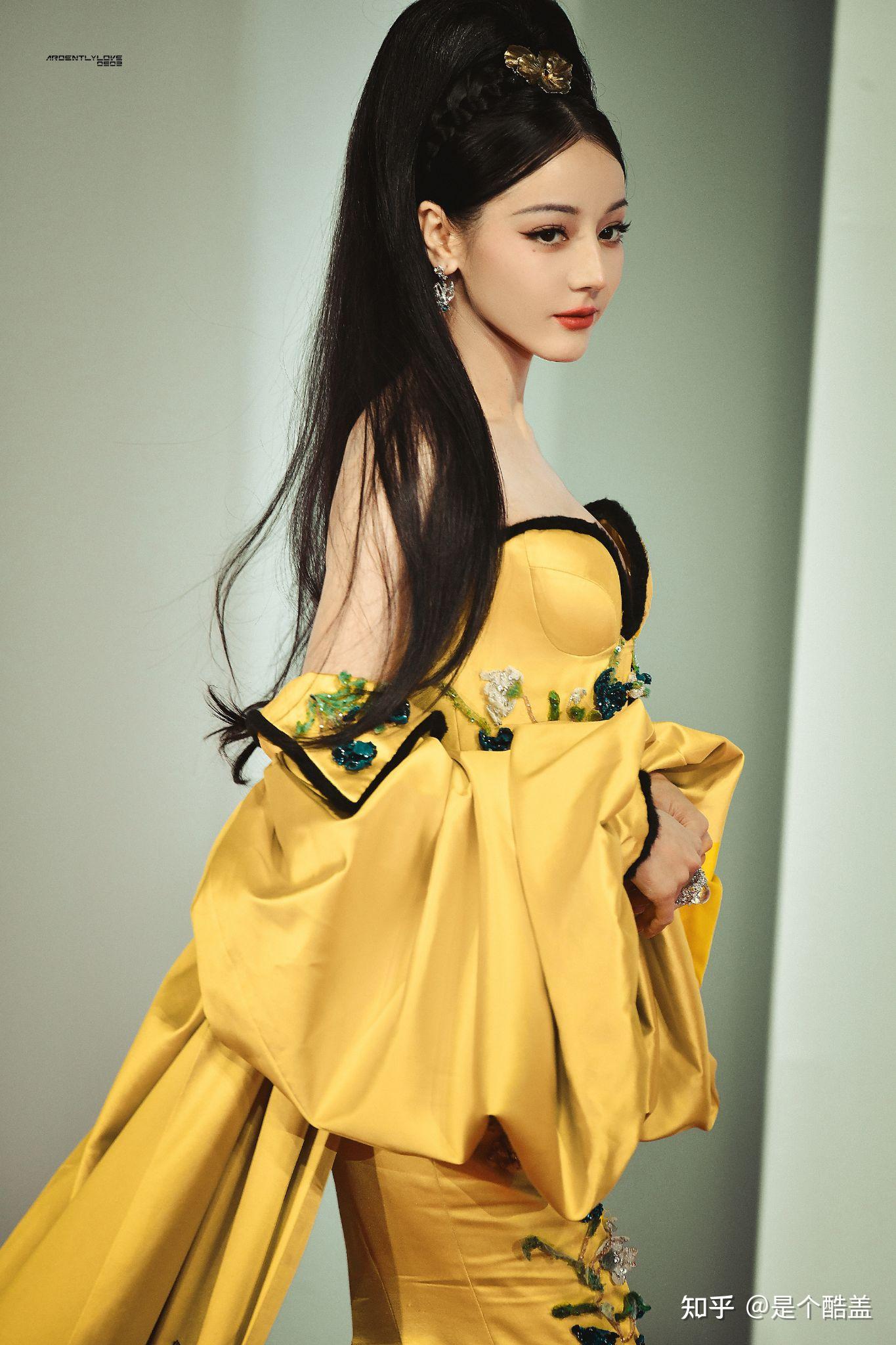 想问一下大家觉得elle红毯上迪丽热巴的造型到底到底怎么样?