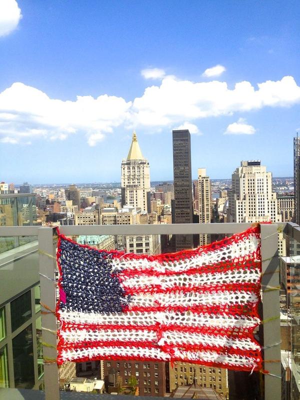 用针和线构建的街头色彩艺术yarnbombingstreetart