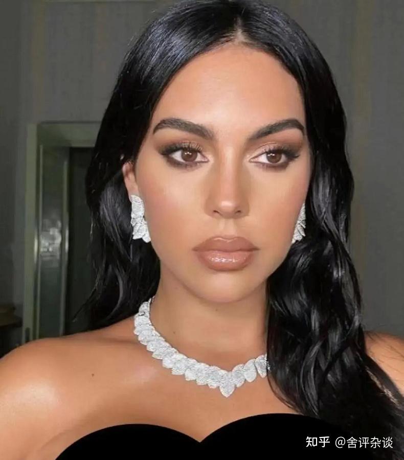 丰乳肥臀厚嘴唇欧美人正在卡戴珊化