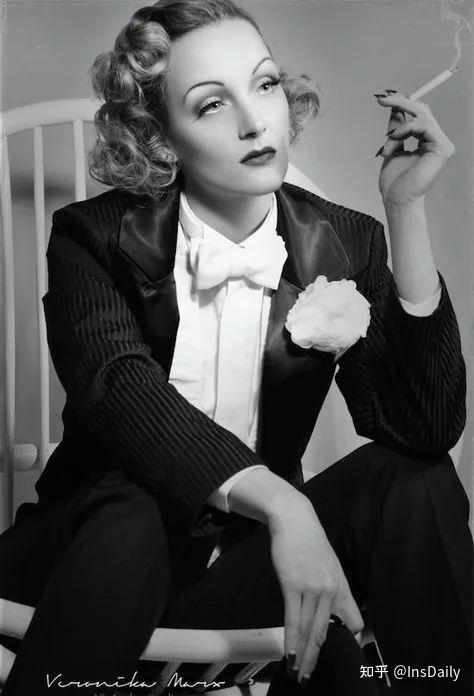 她一换上裤子时尚圈就翻天