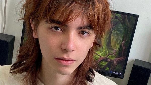 "清华第一美少年"爆红,中俄混血神颜,还是顶级学霸,网友:我一直男快弯