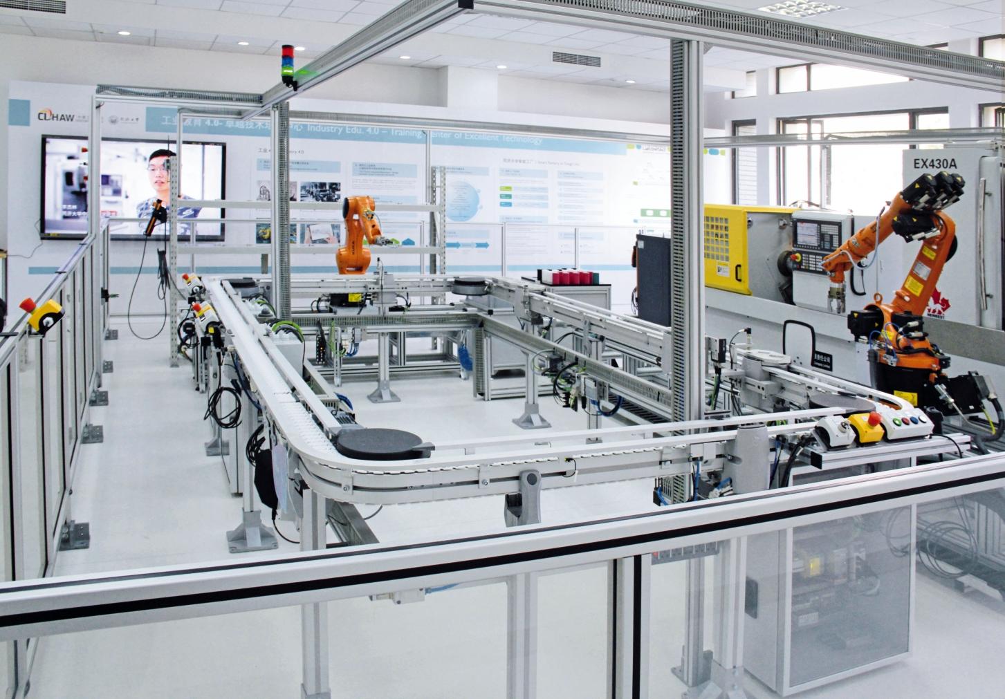 同济大学中德实验室里的迷你智能工厂