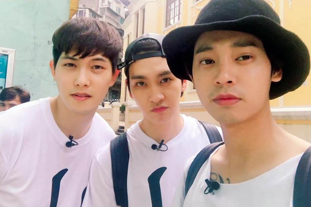 郑俊英手机里的老司机群组成员李宗泫退伍当兵