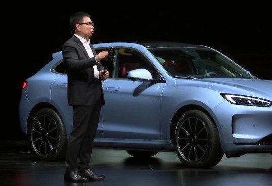 对话华为余承东:汽车业务2025年冲击百万辆目标,我们有信心!