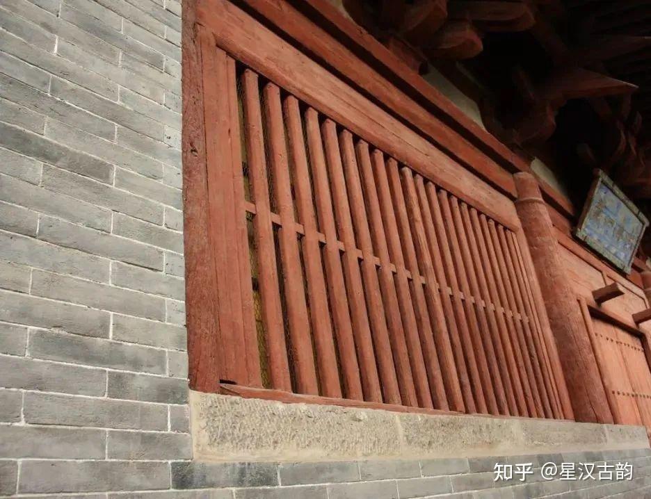 直棂窗是棂条最为简单的92种窗户样式,棂条竖向排列犹如栅栏.