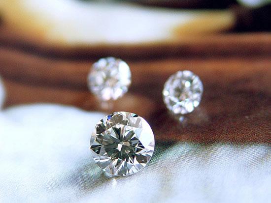 如何鉴别钻石戒指的成色等级的简单介绍