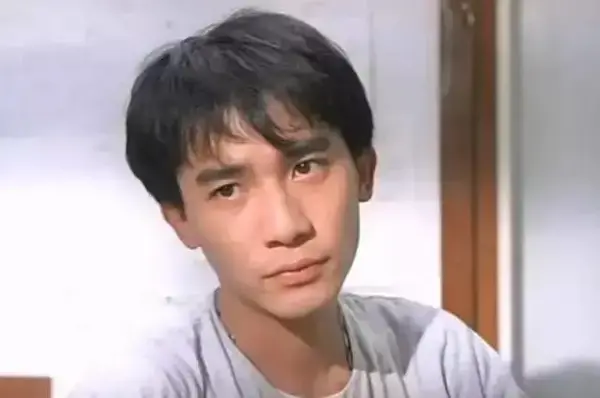 她还聊起了梁朝伟和刘嘉玲的相识和相恋故事。当时梁朝伟和刘嘉玲拍了舞