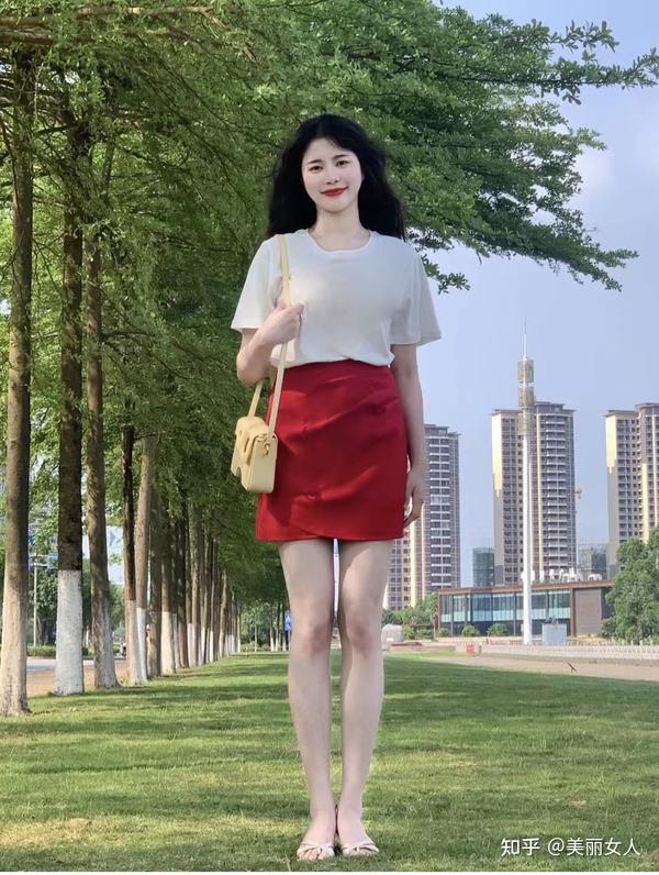 身材微胖的女生穿什么衣服好看? - 知乎