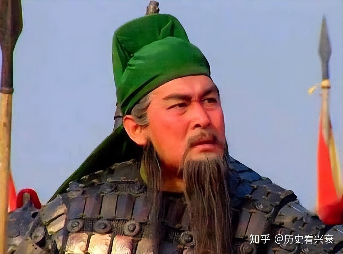 关平和周仓二人是在关羽千里走单骑时跟随关羽的,其中关平被关羽收为