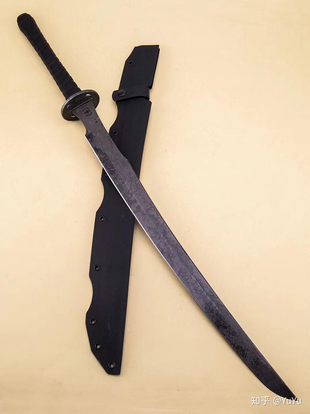 重1250克刃厚5.2毫米刃长58厘米左右全长85厘米左右扎卡苏为武士刀款