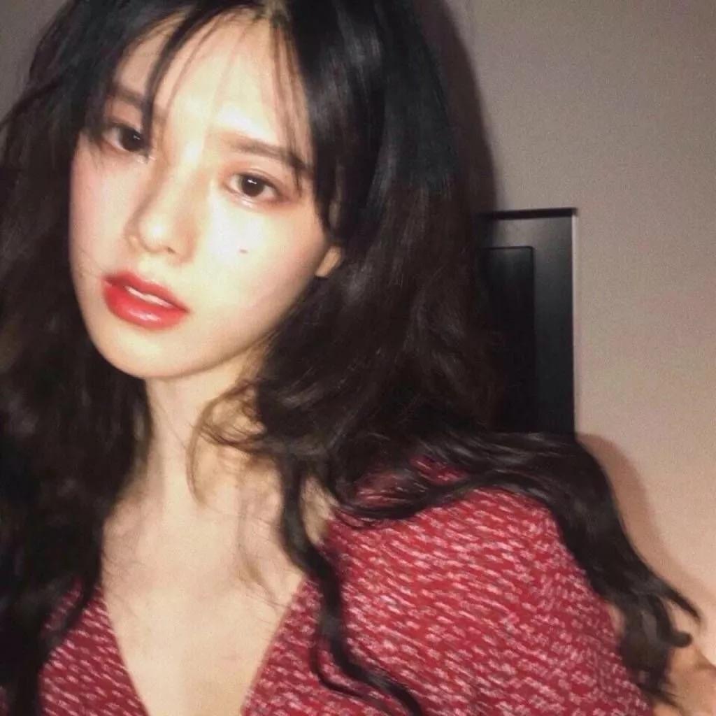 女生头像怎么选 v2-854bee25408cbfaed6e1482840a5131c_r.jpg