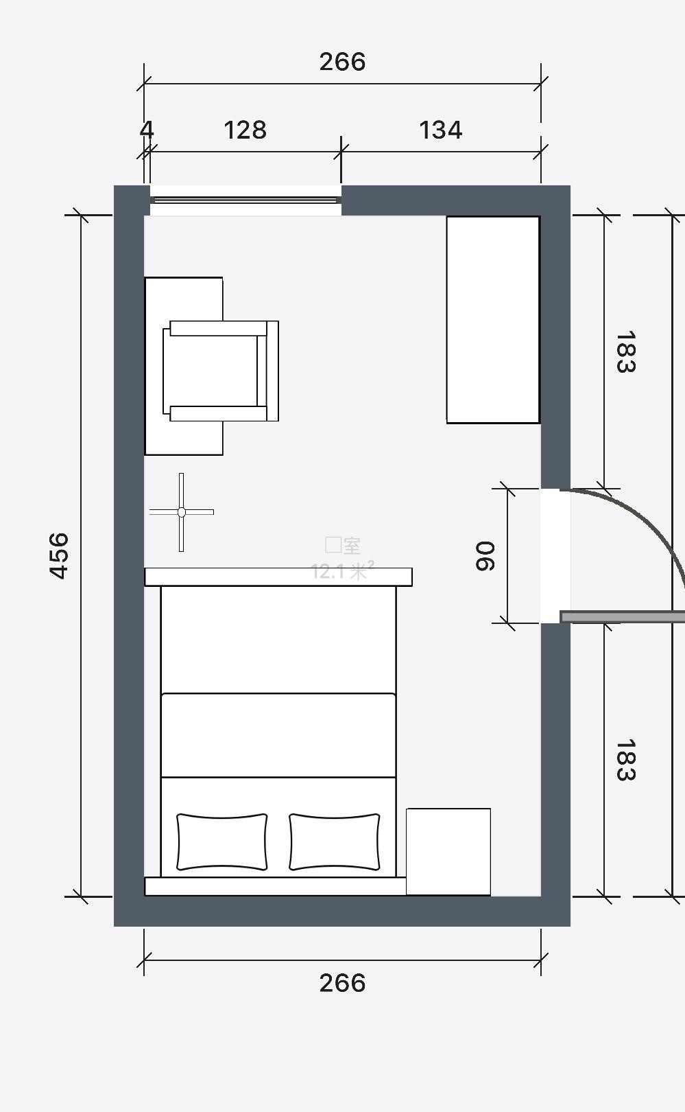 求助大家 卧室门开在中间,房间如何布局?