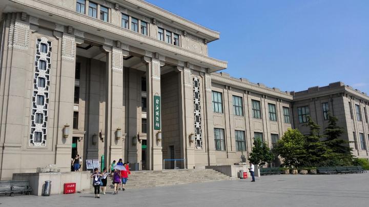 “北京自然博物馆”更名为“国家自然博物馆”。 知乎