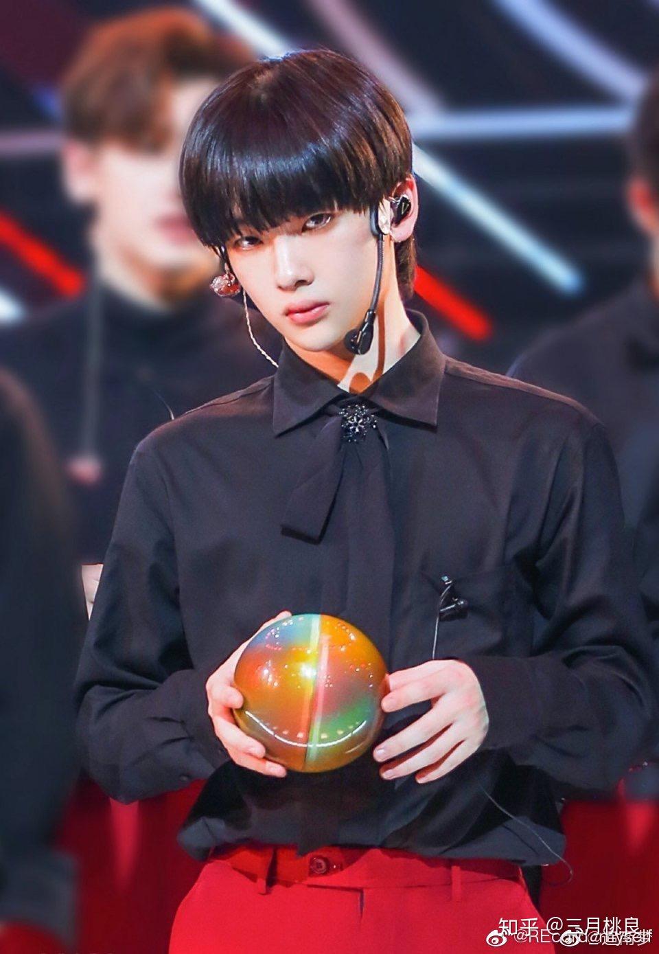 周震南到底有多可爱请把我锤进坑