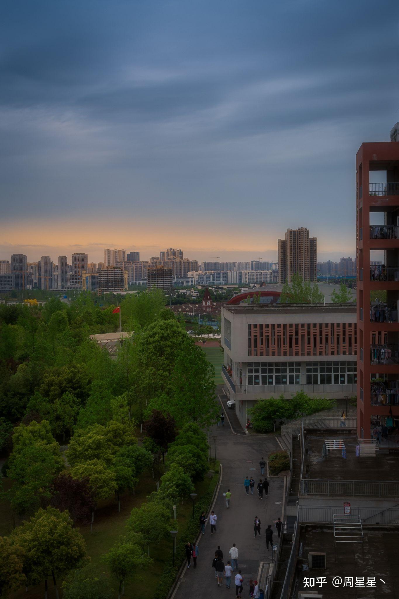成都工业职业技术学院的校园环境如何? - 知乎