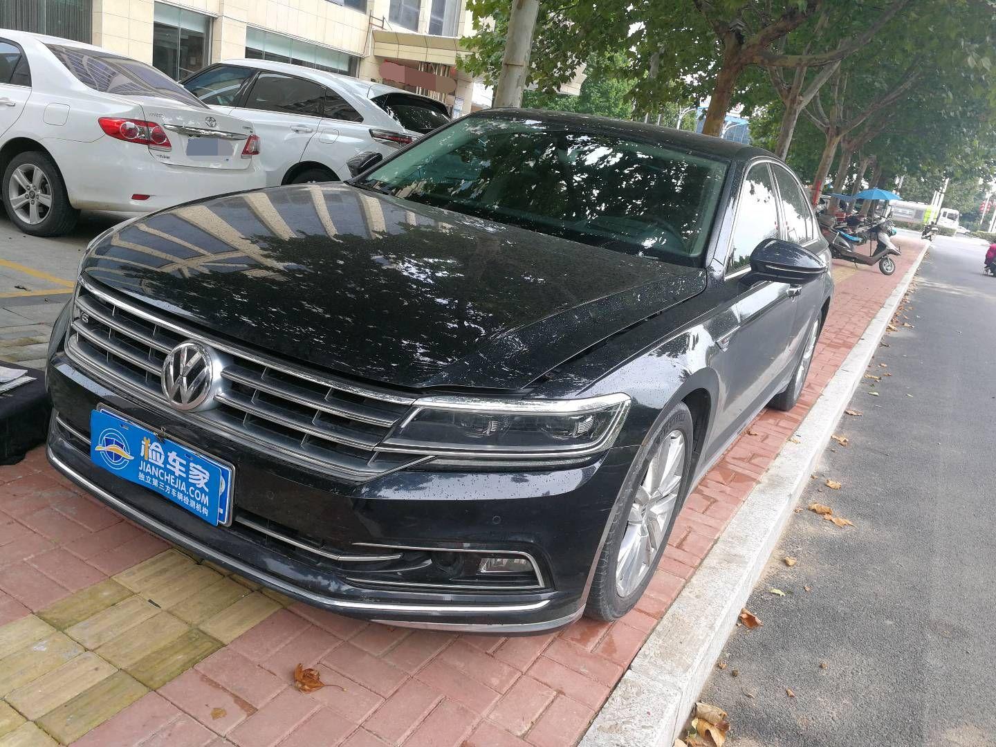 五年前,辉昂顶着辉腾接班人的头衔诞生了,虽然只是定位c级车,但它是一