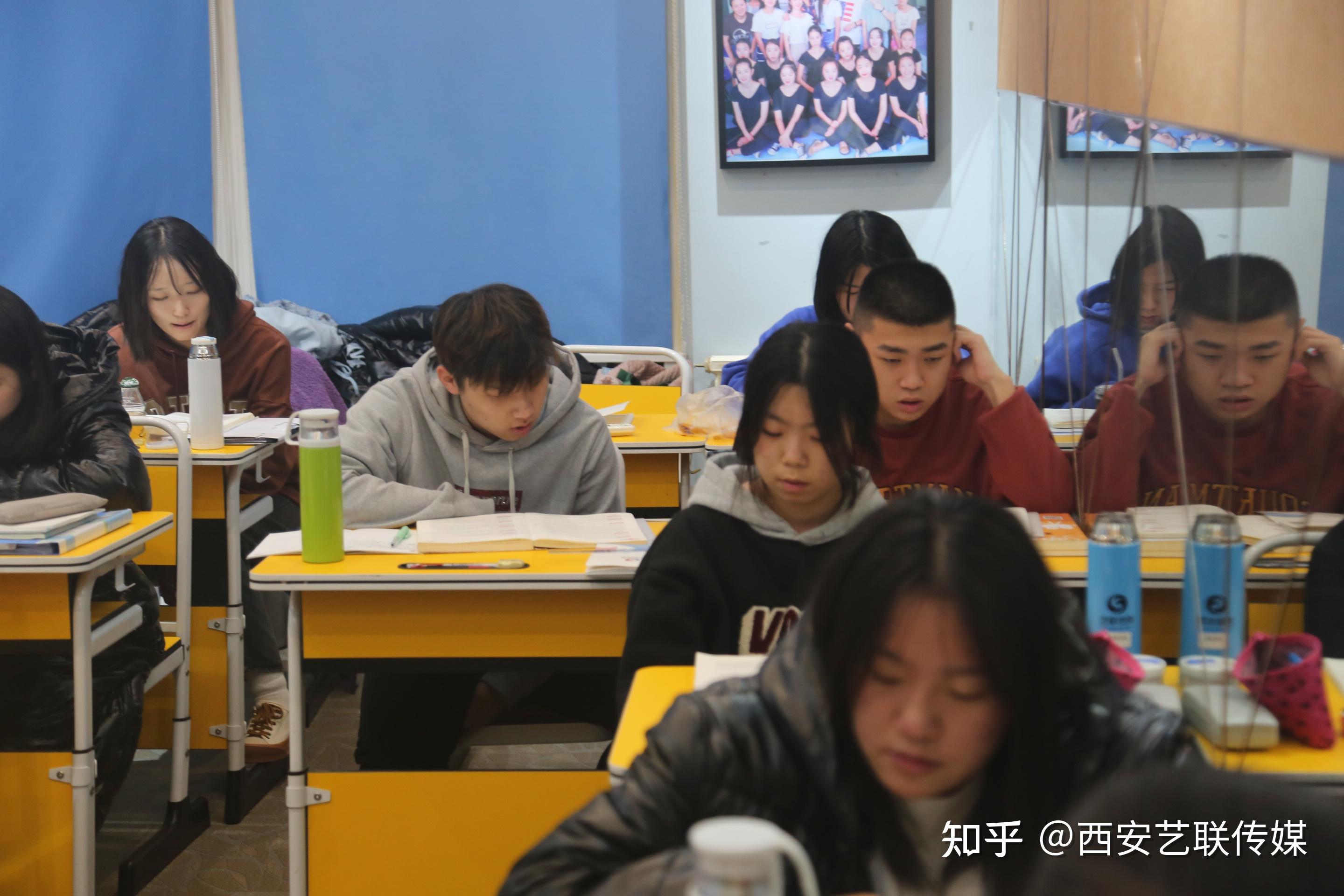 走进经典编讲故事