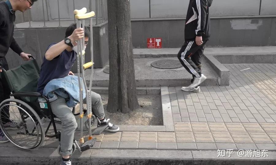 文军之死丨一位无障碍出行的推动者,最终倒在了障碍重重的路上