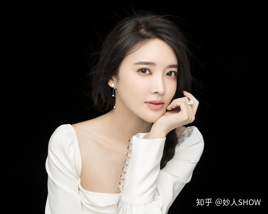妙人SHOW丨张璇:不争不抢,温柔生长 - 知乎