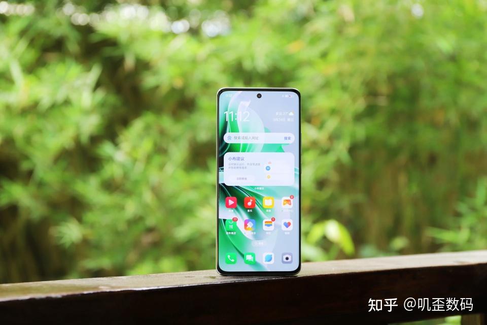 opporeno11萤石青图赏这一抹绿动人心弦